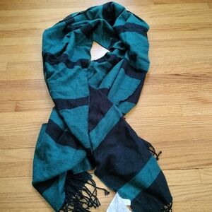 GAP Green and Black Knit Scarf